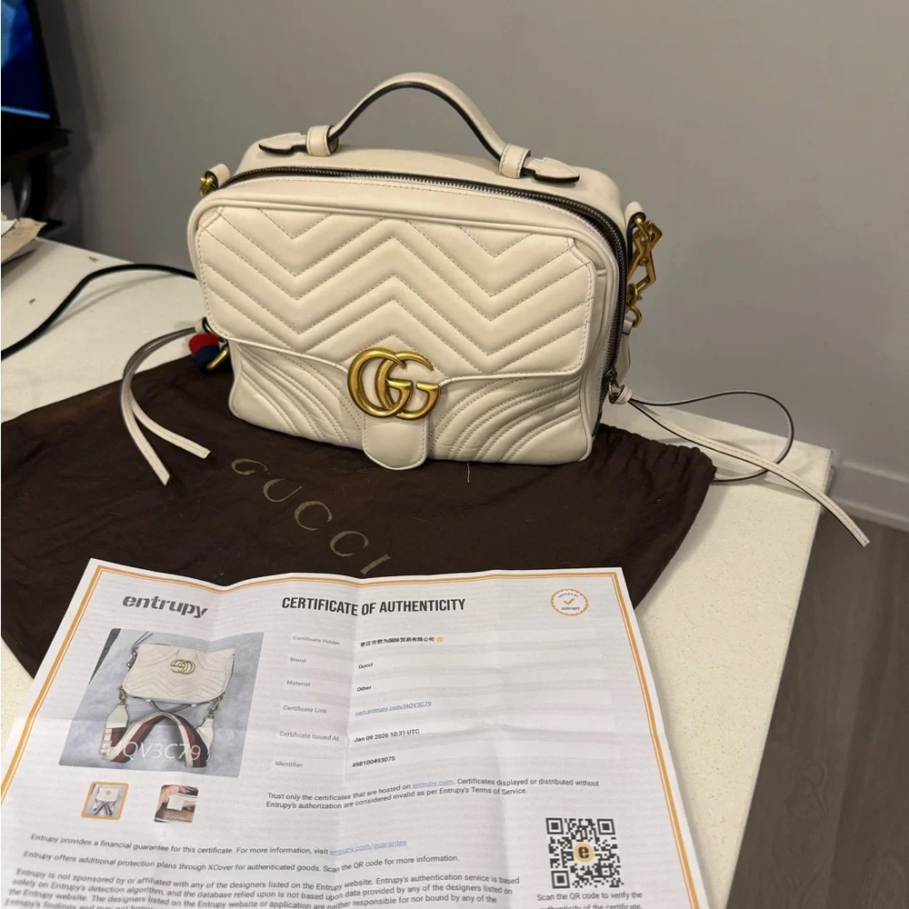 Gucci Cream Quilted Crossbody Bag with Gold Accents - Picture 2 of 13